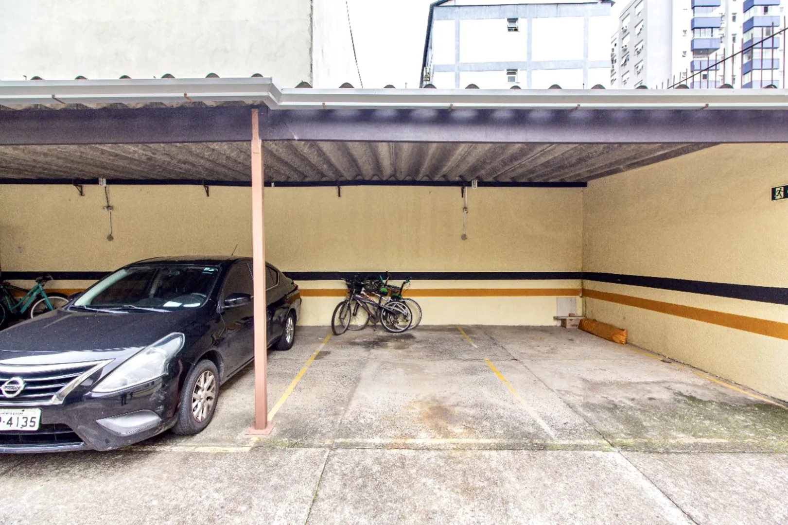 R$ 450.000 - APARTAMENTO - 58M2 - 2 DORM - SACADA - BANHEIRO - 1 VAGA Rua São Luís Porto Alegre - 