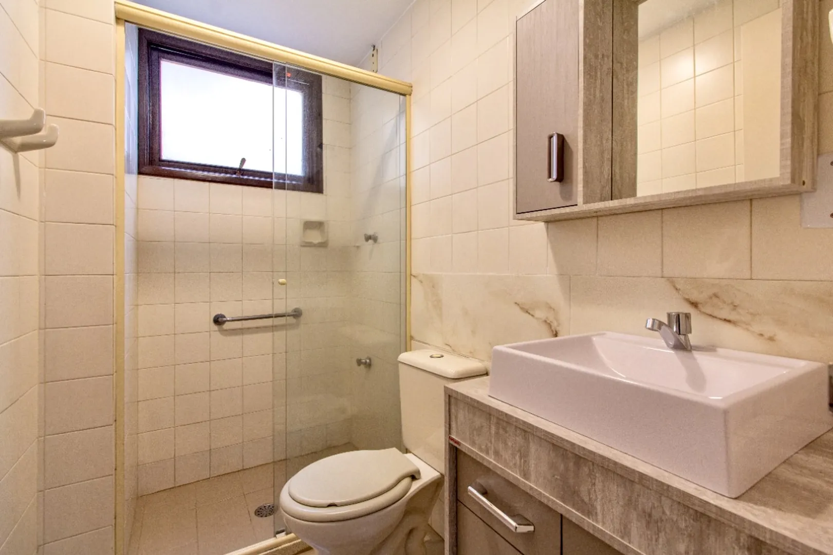 R$ 450.000 - APARTAMENTO - 58M2 - 2 DORM - SACADA - BANHEIRO - 1 VAGA Rua São Luís Porto Alegre - 