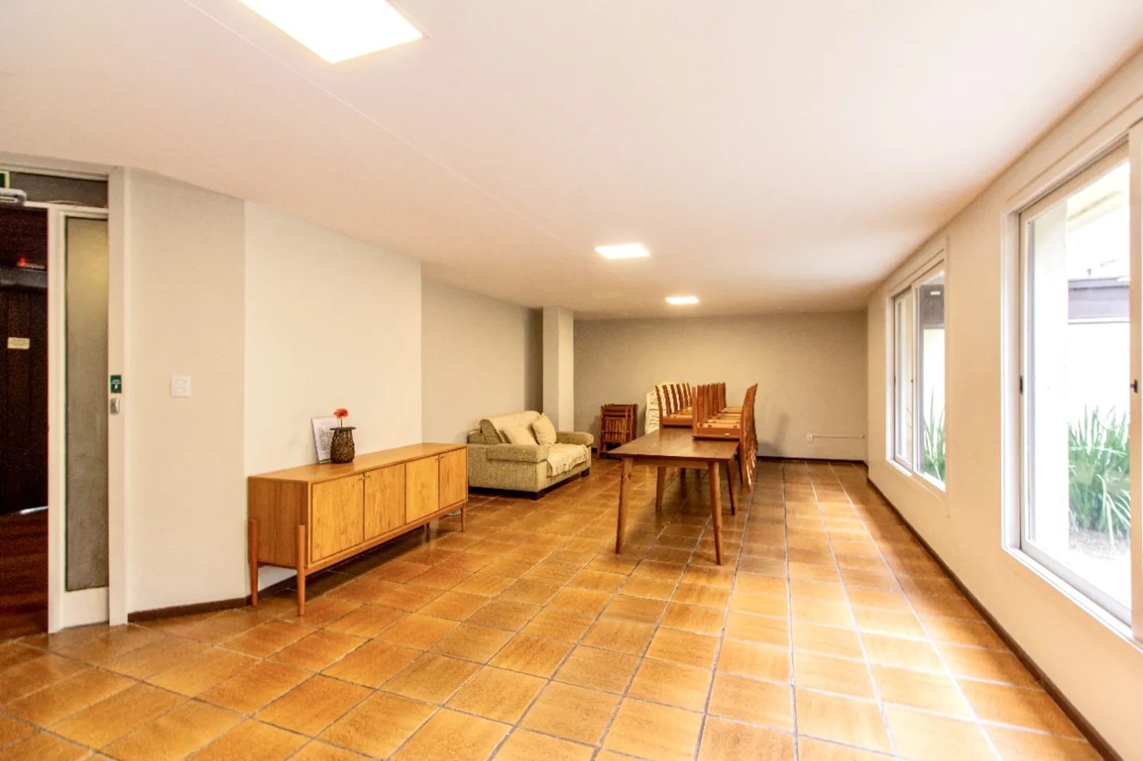R$ 450.000 - APARTAMENTO - 58M2 - 2 DORM - SACADA - BANHEIRO - 1 VAGA Rua São Luís Porto Alegre - 