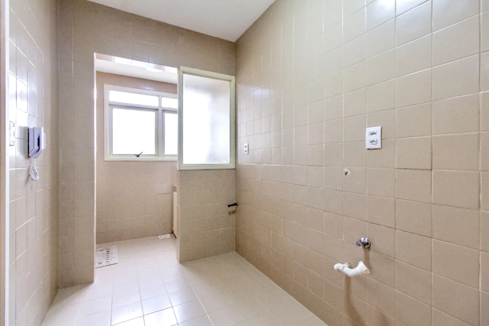 R$ 450.000 - APARTAMENTO - 58M2 - 2 DORM - SACADA - BANHEIRO - 1 VAGA Rua São Luís Porto Alegre - 