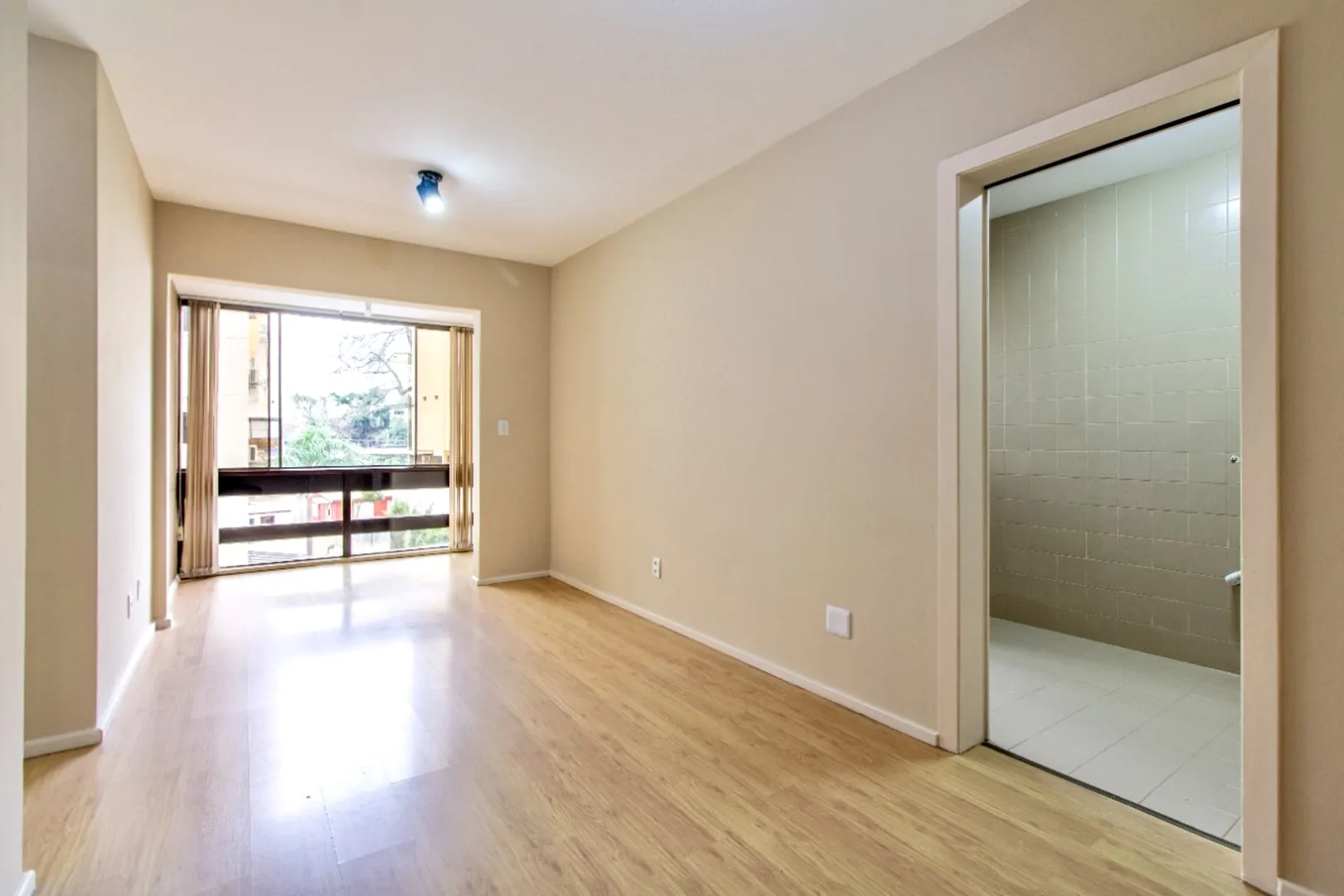 R$ 450.000 - APARTAMENTO - 58M2 - 2 DORM - SACADA - BANHEIRO - 1 VAGA Rua São Luís Porto Alegre - 