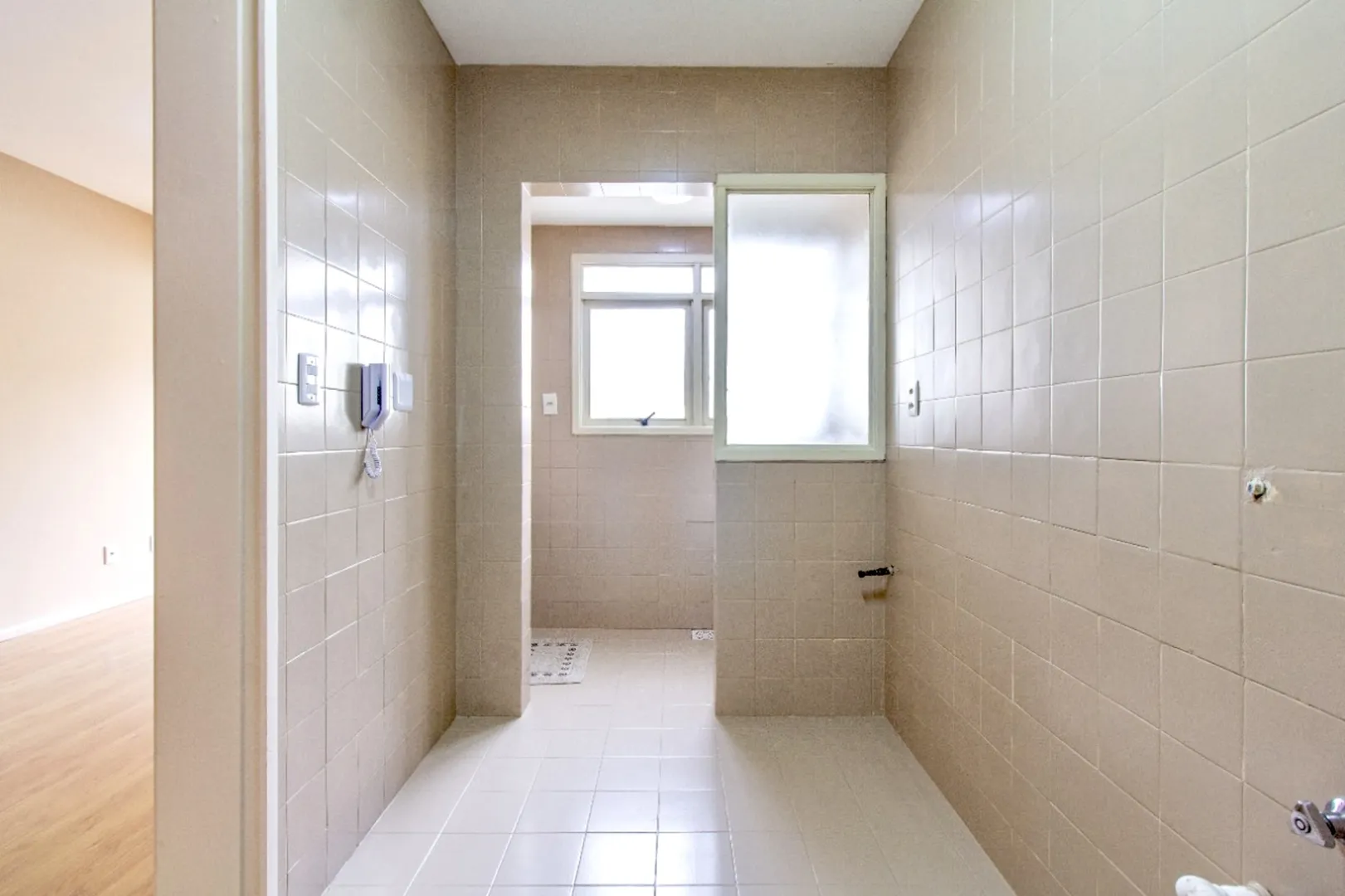 R$ 450.000 - APARTAMENTO - 58M2 - 2 DORM - SACADA - BANHEIRO - 1 VAGA Rua São Luís Porto Alegre - 