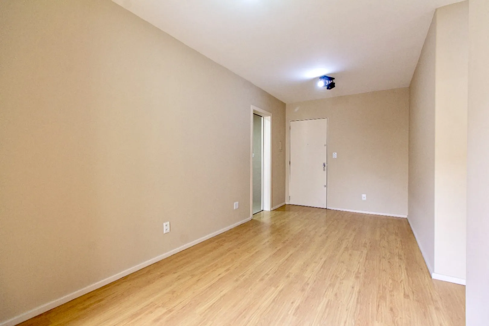 R$ 450.000 - APARTAMENTO - 58M2 - 2 DORM - SACADA - BANHEIRO - 1 VAGA Rua São Luís Porto Alegre - 