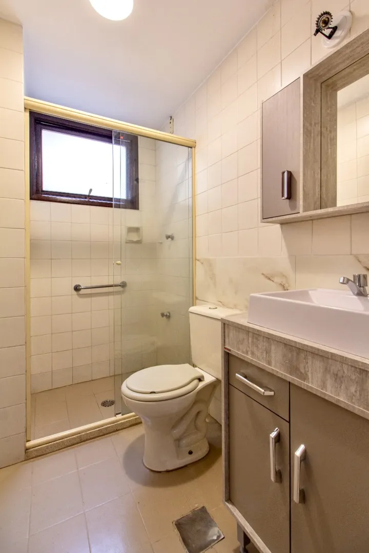 R$ 450.000 - APARTAMENTO - 58M2 - 2 DORM - SACADA - BANHEIRO - 1 VAGA Rua São Luís Porto Alegre - 