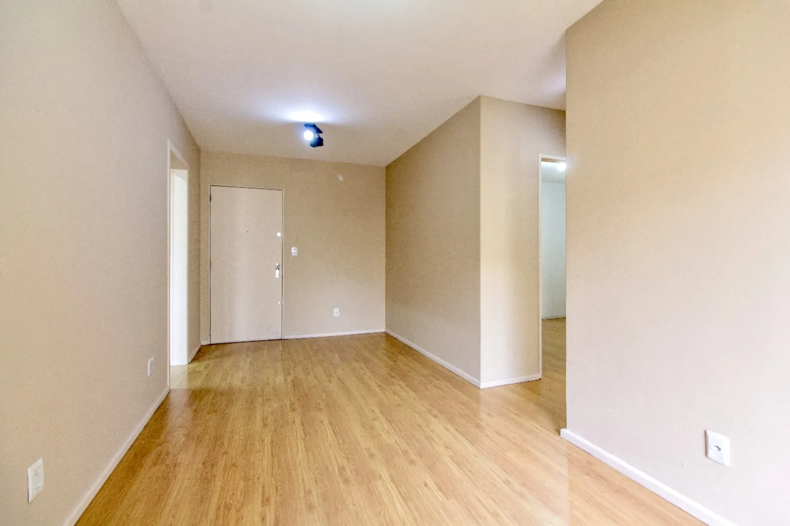 R$ 450.000 - APARTAMENTO - 58M2 - 2 DORM - SACADA - BANHEIRO - 1 VAGA Rua São Luís Porto Alegre - 