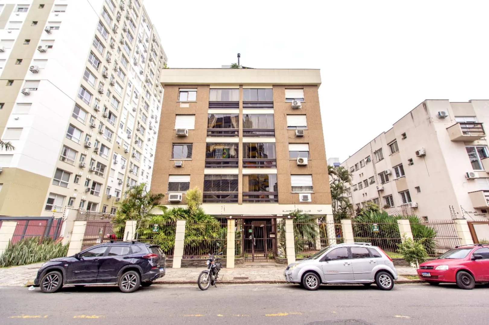 R$ 450.000 - APARTAMENTO - 58M2 - 2 DORM - SACADA - BANHEIRO - 1 VAGA Rua São Luís Porto Alegre - 