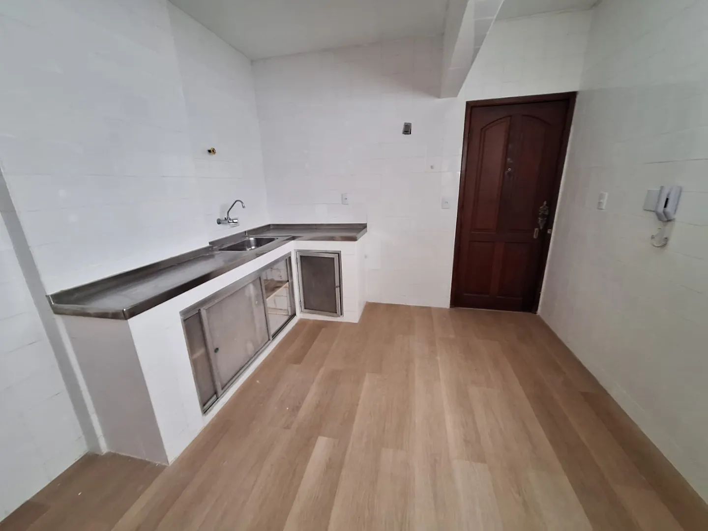APARTAMENTO 3 QUARTOS SU&Iacute;TE NASCENTE DEPEND&Ecirc;NCIA GARAGEM ELEVADOR PORT 24h VENDA NA GRA&Ccedil;A! Rua Oito de Dezembro Salvador - 