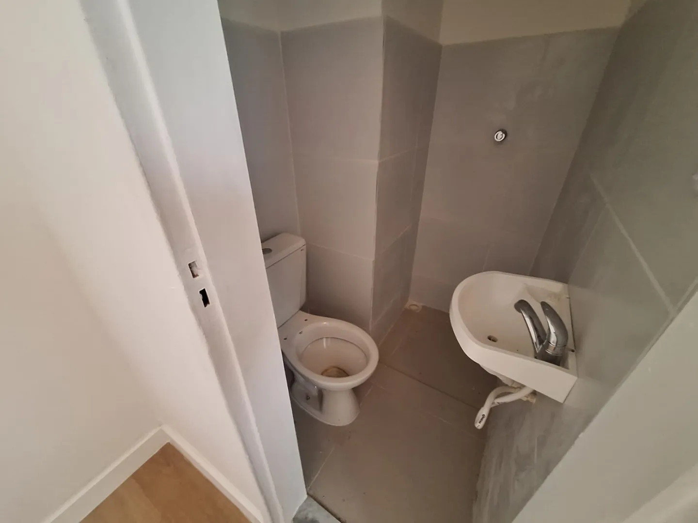 APARTAMENTO 3 QUARTOS SU&Iacute;TE NASCENTE DEPEND&Ecirc;NCIA GARAGEM ELEVADOR PORT 24h VENDA NA GRA&Ccedil;A! Rua Oito de Dezembro Salvador - 