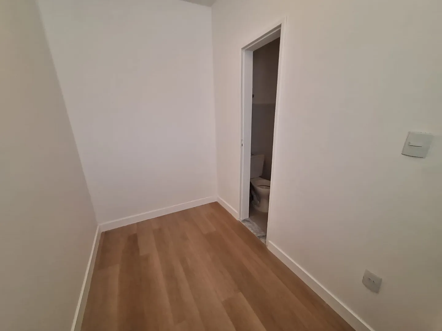 APARTAMENTO 3 QUARTOS SU&Iacute;TE NASCENTE DEPEND&Ecirc;NCIA GARAGEM ELEVADOR PORT 24h VENDA NA GRA&Ccedil;A! Rua Oito de Dezembro Salvador - 
