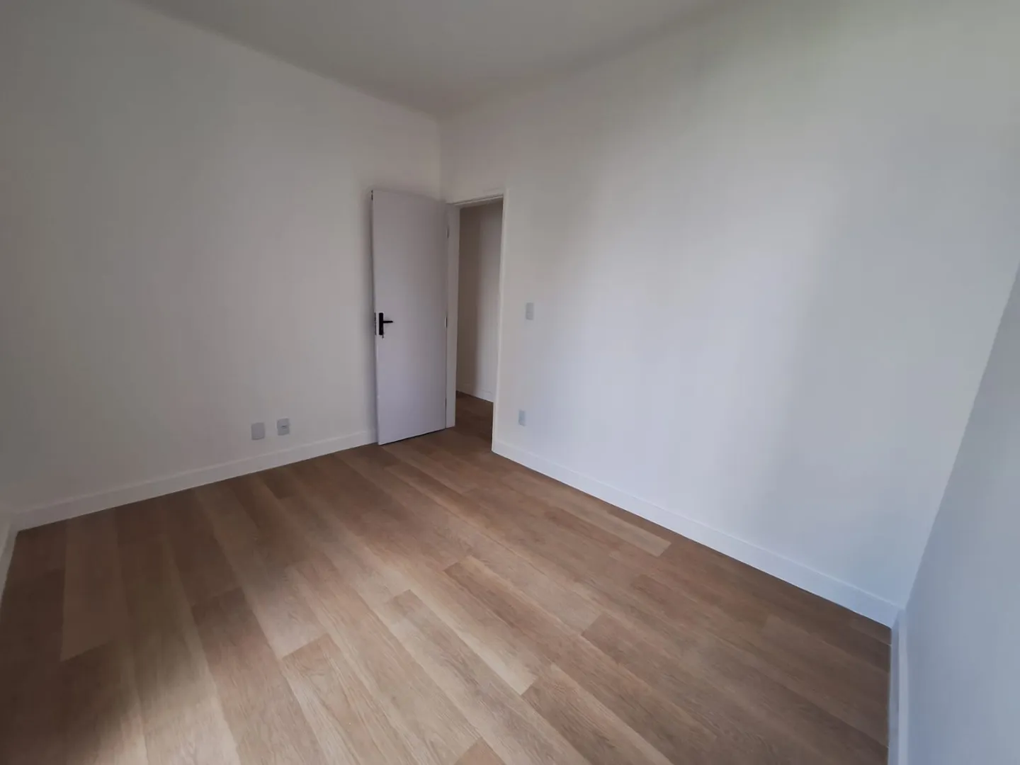 APARTAMENTO 3 QUARTOS SU&Iacute;TE NASCENTE DEPEND&Ecirc;NCIA GARAGEM ELEVADOR PORT 24h VENDA NA GRA&Ccedil;A! Rua Oito de Dezembro Salvador - 