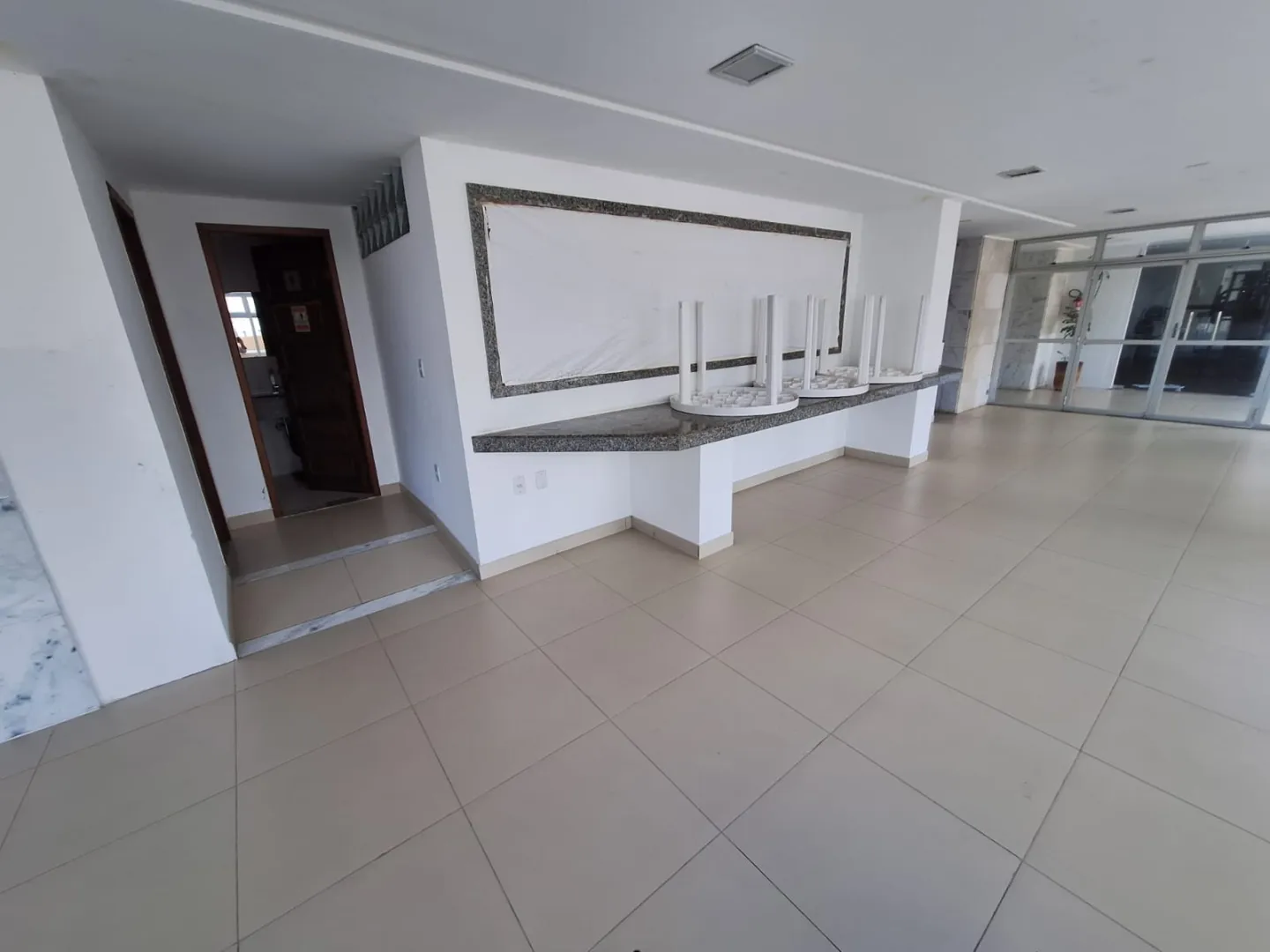 APARTAMENTO 3 QUARTOS SU&Iacute;TE NASCENTE DEPEND&Ecirc;NCIA GARAGEM ELEVADOR PORT 24h VENDA NA GRA&Ccedil;A! Rua Oito de Dezembro Salvador - 