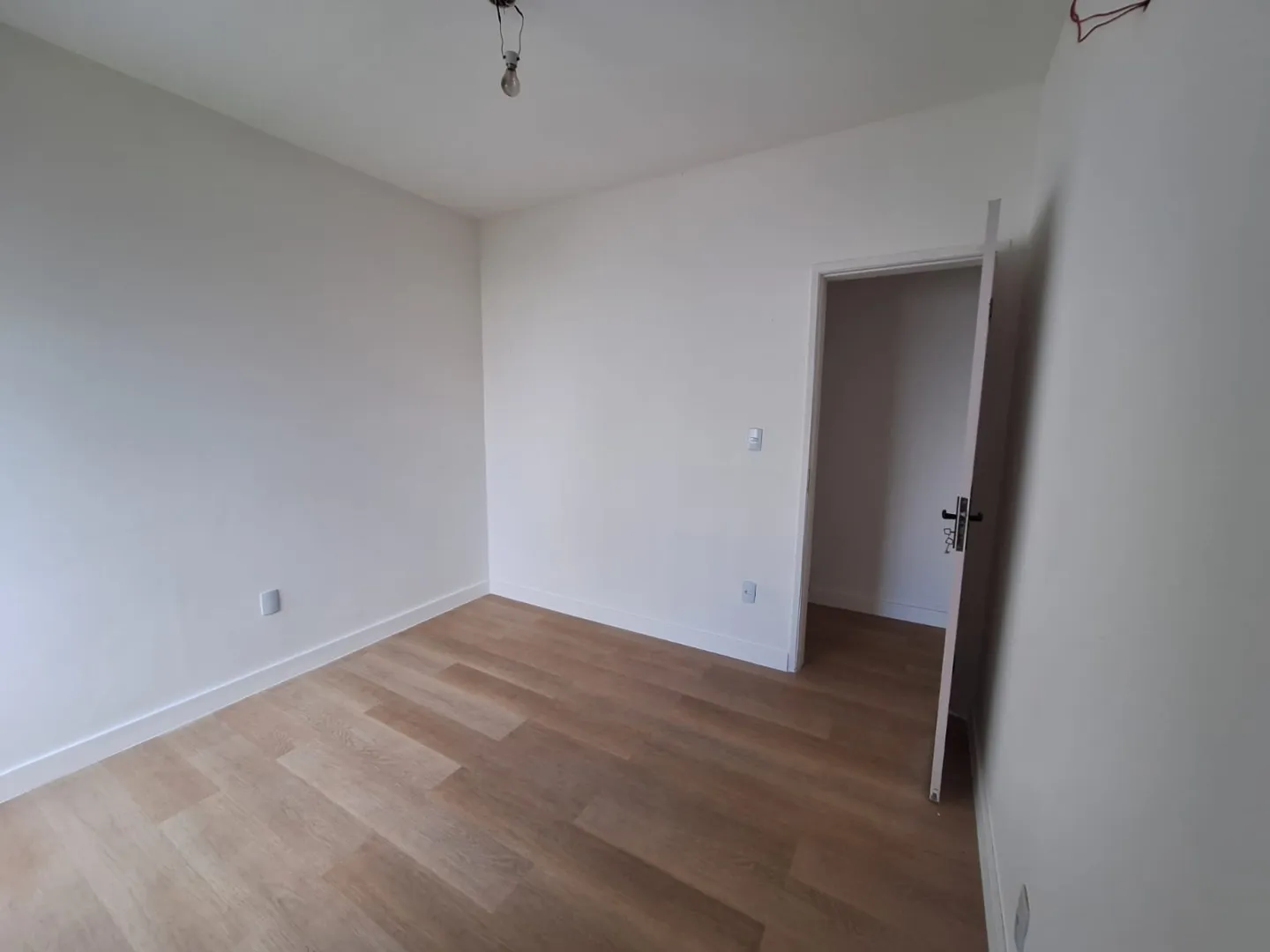 APARTAMENTO 3 QUARTOS SU&Iacute;TE NASCENTE DEPEND&Ecirc;NCIA GARAGEM ELEVADOR PORT 24h VENDA NA GRA&Ccedil;A! Rua Oito de Dezembro Salvador - 