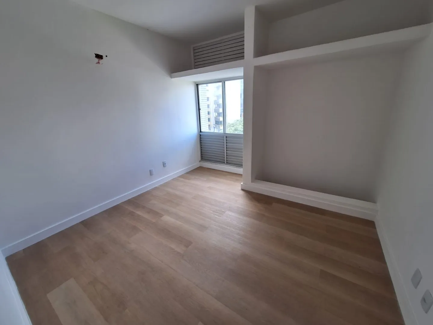 APARTAMENTO 3 QUARTOS SU&Iacute;TE NASCENTE DEPEND&Ecirc;NCIA GARAGEM ELEVADOR PORT 24h VENDA NA GRA&Ccedil;A! Rua Oito de Dezembro Salvador - 