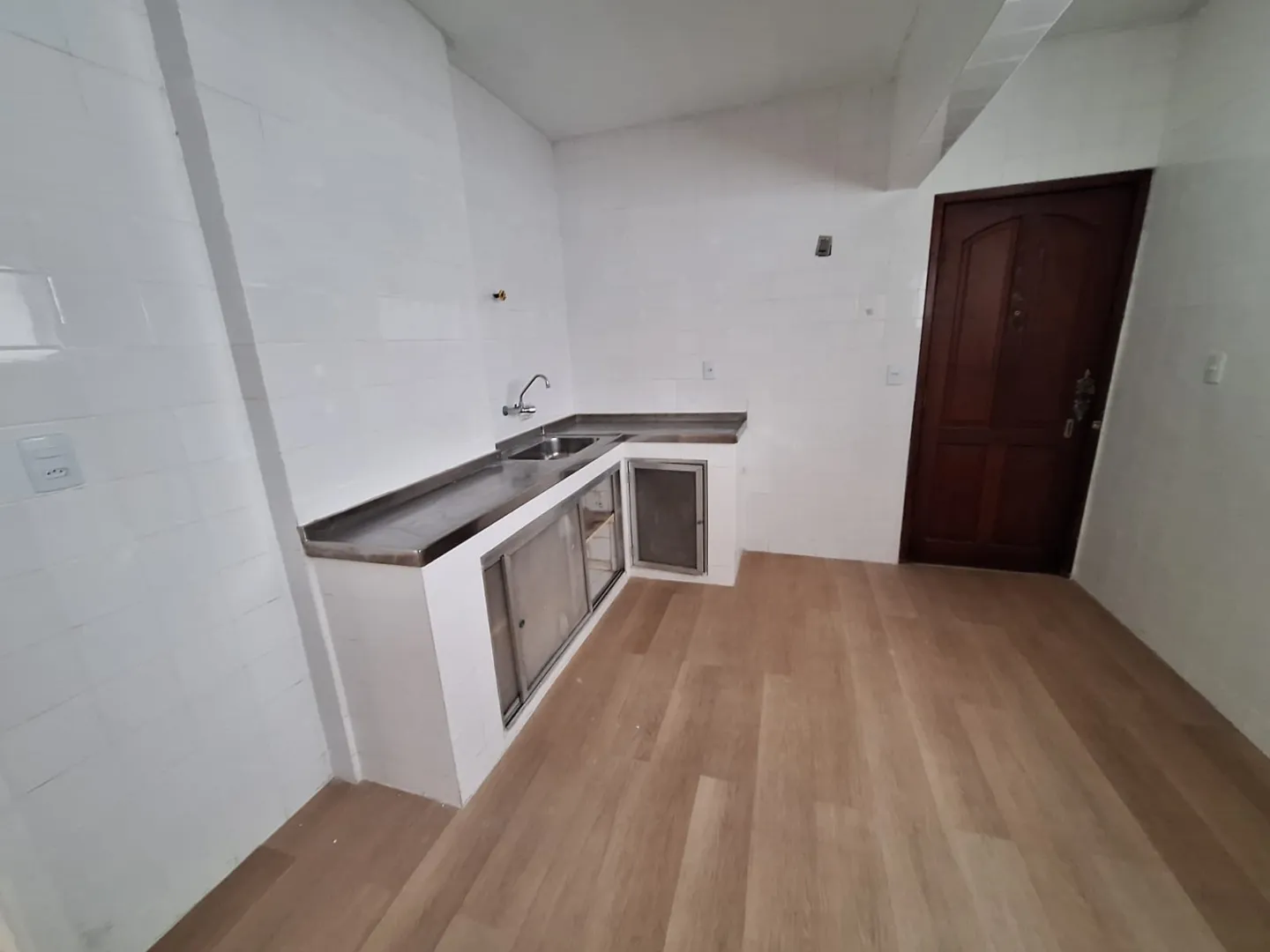 APARTAMENTO 3 QUARTOS SU&Iacute;TE NASCENTE DEPEND&Ecirc;NCIA GARAGEM ELEVADOR PORT 24h VENDA NA GRA&Ccedil;A! Rua Oito de Dezembro Salvador - 