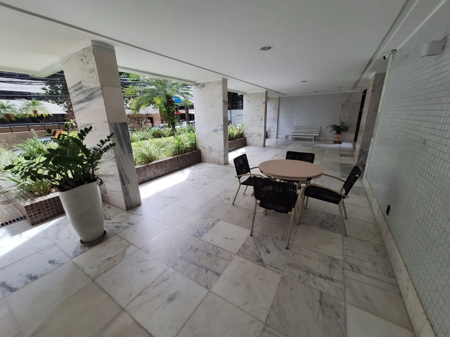 APARTAMENTO 3 QUARTOS SU&Iacute;TE NASCENTE DEPEND&Ecirc;NCIA GARAGEM ELEVADOR PORT 24h VENDA NA GRA&Ccedil;A! Rua Oito de Dezembro Salvador - 
