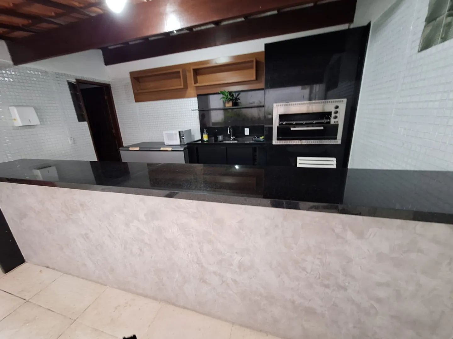 APARTAMENTO 3 QUARTOS SU&Iacute;TE NASCENTE DEPEND&Ecirc;NCIA GARAGEM ELEVADOR PORT 24h VENDA NA GRA&Ccedil;A! Rua Oito de Dezembro Salvador - 