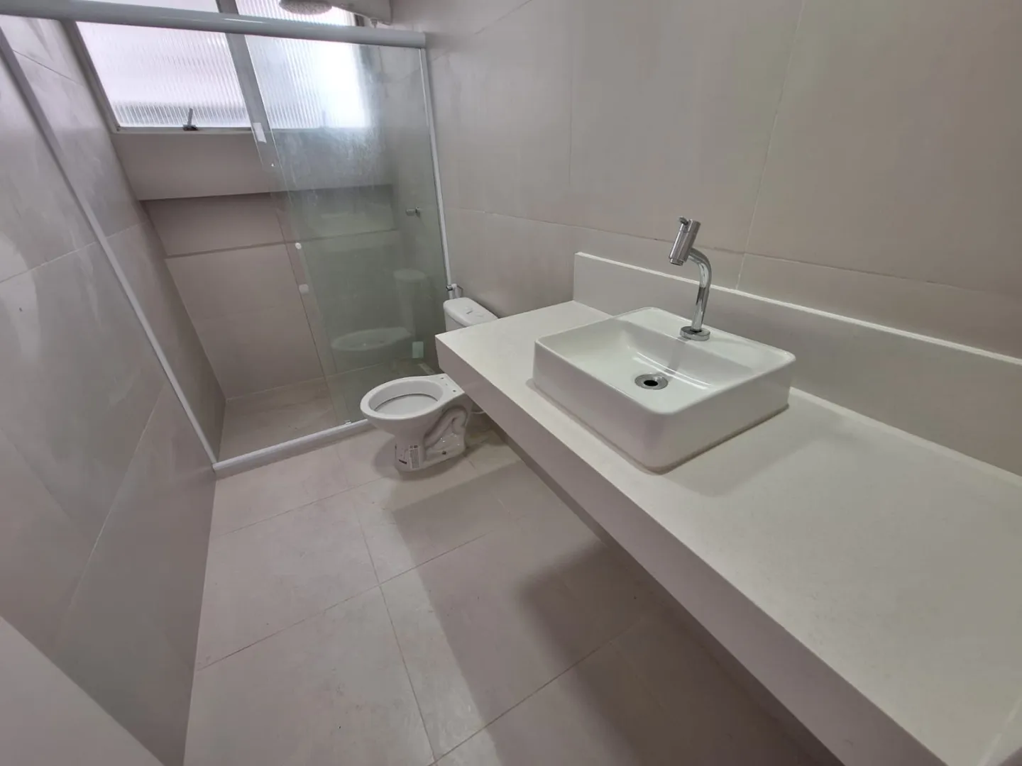 APARTAMENTO 3 QUARTOS SU&Iacute;TE NASCENTE DEPEND&Ecirc;NCIA GARAGEM ELEVADOR PORT 24h VENDA NA GRA&Ccedil;A! Rua Oito de Dezembro Salvador - 