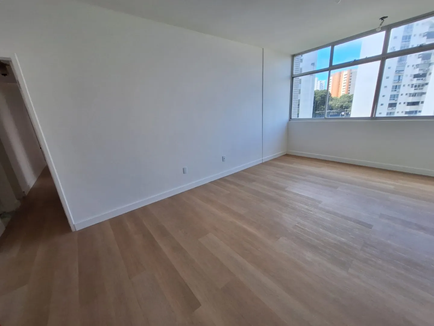 APARTAMENTO 3 QUARTOS SU&Iacute;TE NASCENTE DEPEND&Ecirc;NCIA GARAGEM ELEVADOR PORT 24h VENDA NA GRA&Ccedil;A! Rua Oito de Dezembro Salvador - 
