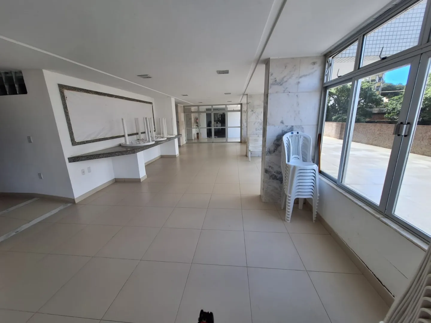 APARTAMENTO 3 QUARTOS SU&Iacute;TE NASCENTE DEPEND&Ecirc;NCIA GARAGEM ELEVADOR PORT 24h VENDA NA GRA&Ccedil;A! Rua Oito de Dezembro Salvador - 