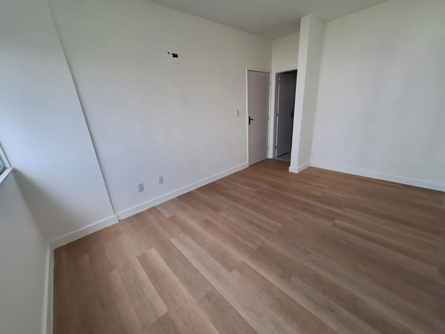 APARTAMENTO 3 QUARTOS SU&Iacute;TE NASCENTE DEPEND&Ecirc;NCIA GARAGEM ELEVADOR PORT 24h VENDA NA GRA&Ccedil;A! Rua Oito de Dezembro Salvador - 