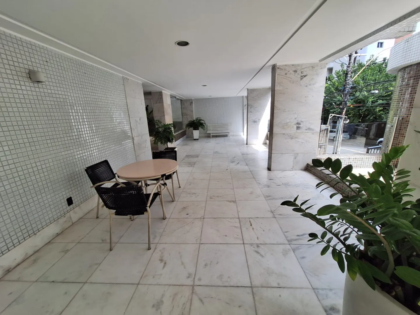 APARTAMENTO 3 QUARTOS SU&Iacute;TE NASCENTE DEPEND&Ecirc;NCIA GARAGEM ELEVADOR PORT 24h VENDA NA GRA&Ccedil;A! Rua Oito de Dezembro Salvador - 
