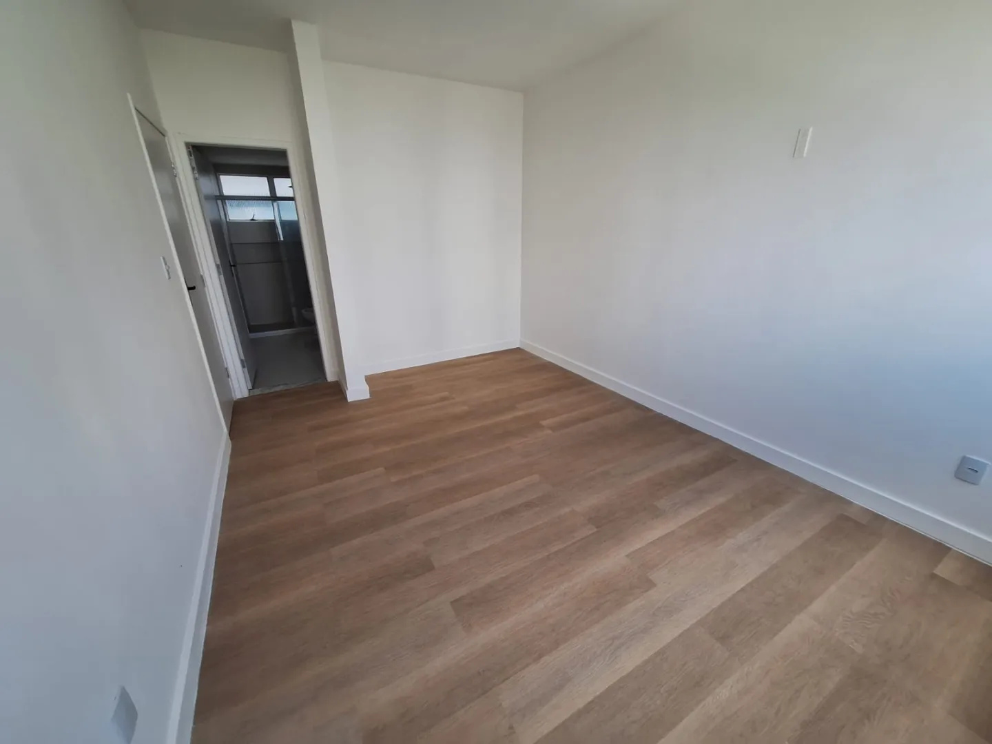 APARTAMENTO 3 QUARTOS SU&Iacute;TE NASCENTE DEPEND&Ecirc;NCIA GARAGEM ELEVADOR PORT 24h VENDA NA GRA&Ccedil;A! Rua Oito de Dezembro Salvador - 