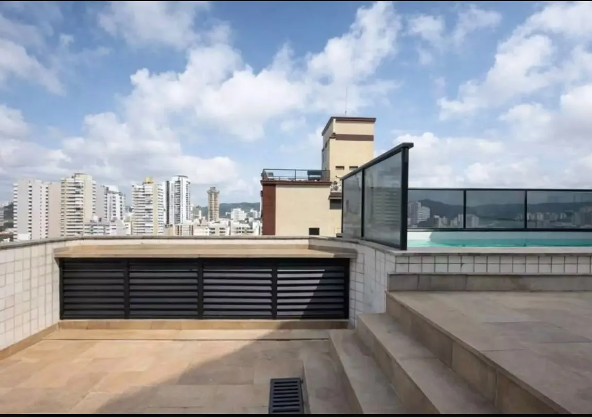 Cobertura Duplex - 112m&sup2; &uacute;teis, na Pomp&eacute;ia em um dos bairros mais desejados de Santos/SP!  Santos - 