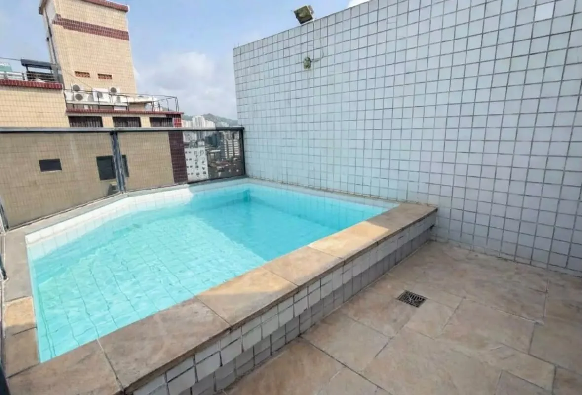 Cobertura Duplex - 112m&sup2; &uacute;teis, na Pomp&eacute;ia em um dos bairros mais desejados de Santos/SP!  Santos - 