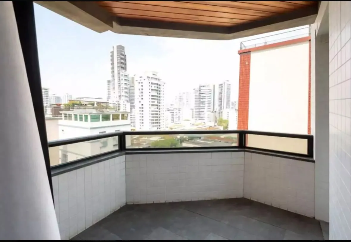 Cobertura Duplex - 112m&sup2; &uacute;teis, na Pomp&eacute;ia em um dos bairros mais desejados de Santos/SP!  Santos - 