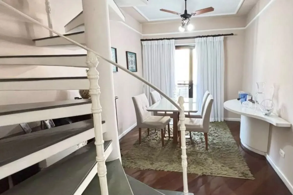 Cobertura Duplex - 112m&sup2; &uacute;teis, na Pomp&eacute;ia em um dos bairros mais desejados de Santos/SP!  Santos - 