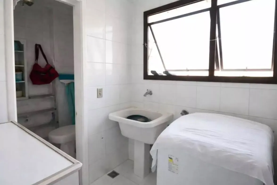 Cobertura Duplex - 112m&sup2; &uacute;teis, na Pomp&eacute;ia em um dos bairros mais desejados de Santos/SP!  Santos - 