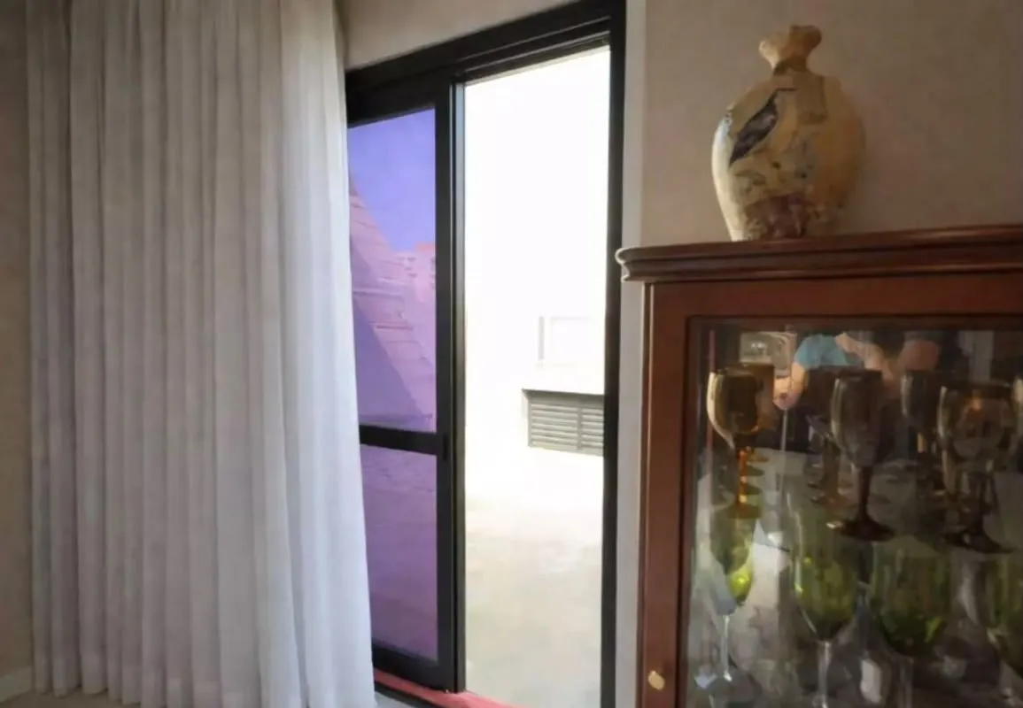 Cobertura Duplex - 112m&sup2; &uacute;teis, na Pomp&eacute;ia em um dos bairros mais desejados de Santos/SP!  Santos - 