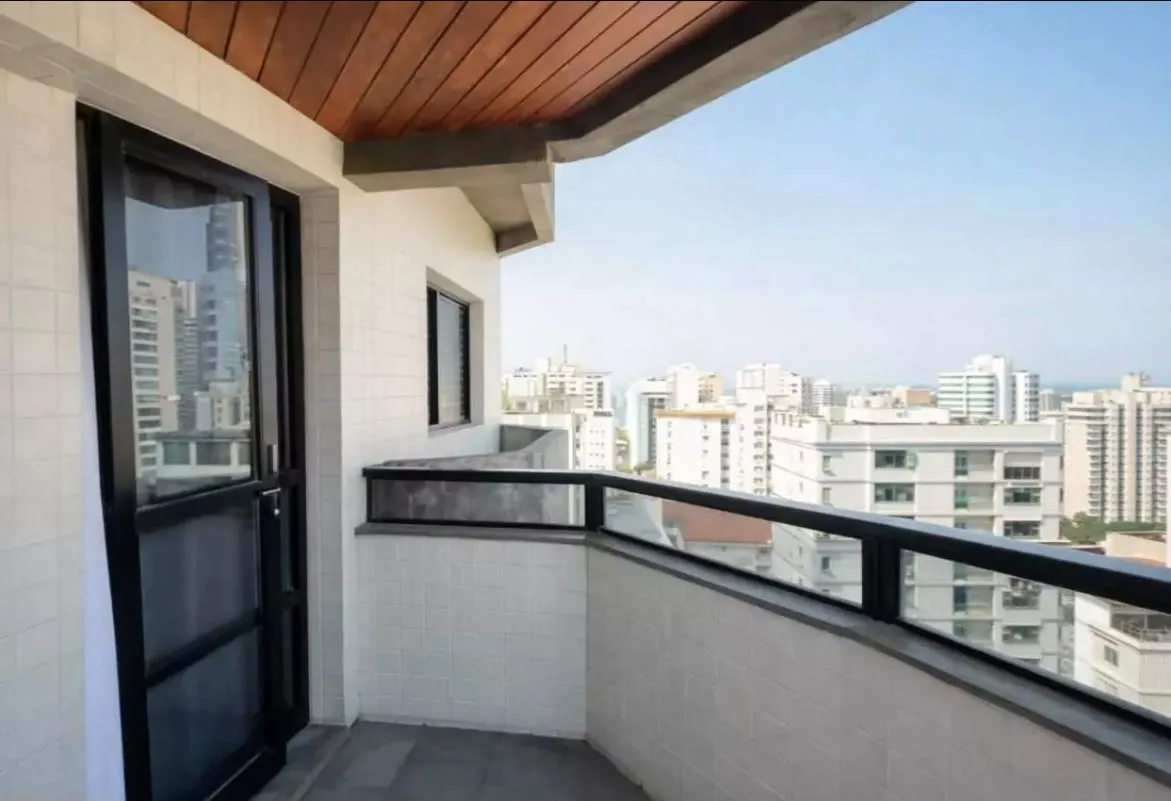Cobertura Duplex - 112m&sup2; &uacute;teis, na Pomp&eacute;ia em um dos bairros mais desejados de Santos/SP!  Santos - 