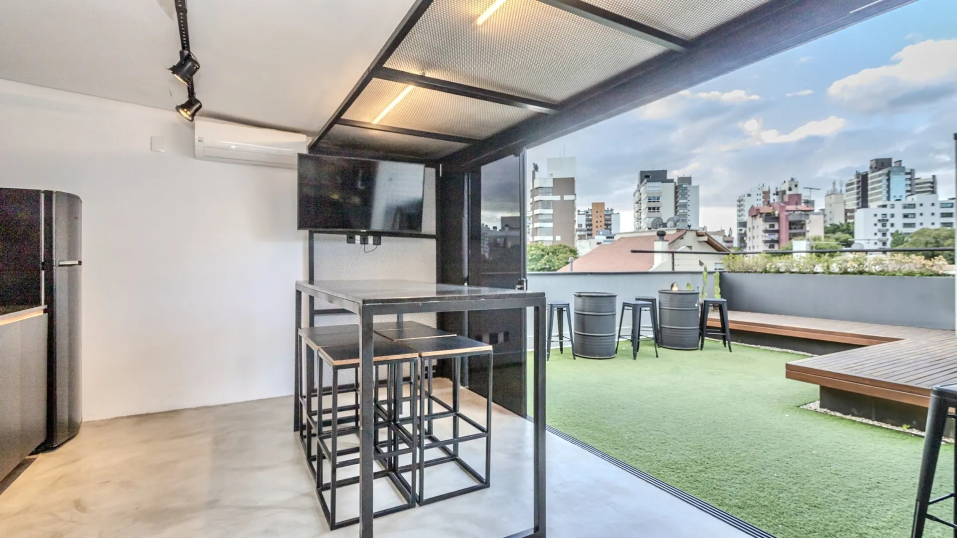 R$ 1.345.000 - MARAVILHOSA COBERTURA DUPLEX - 151M2 - 2 DORM - SU&Iacute;TE - VISTA - 2 VAGAS Avenida Montenegro Porto Alegre - 