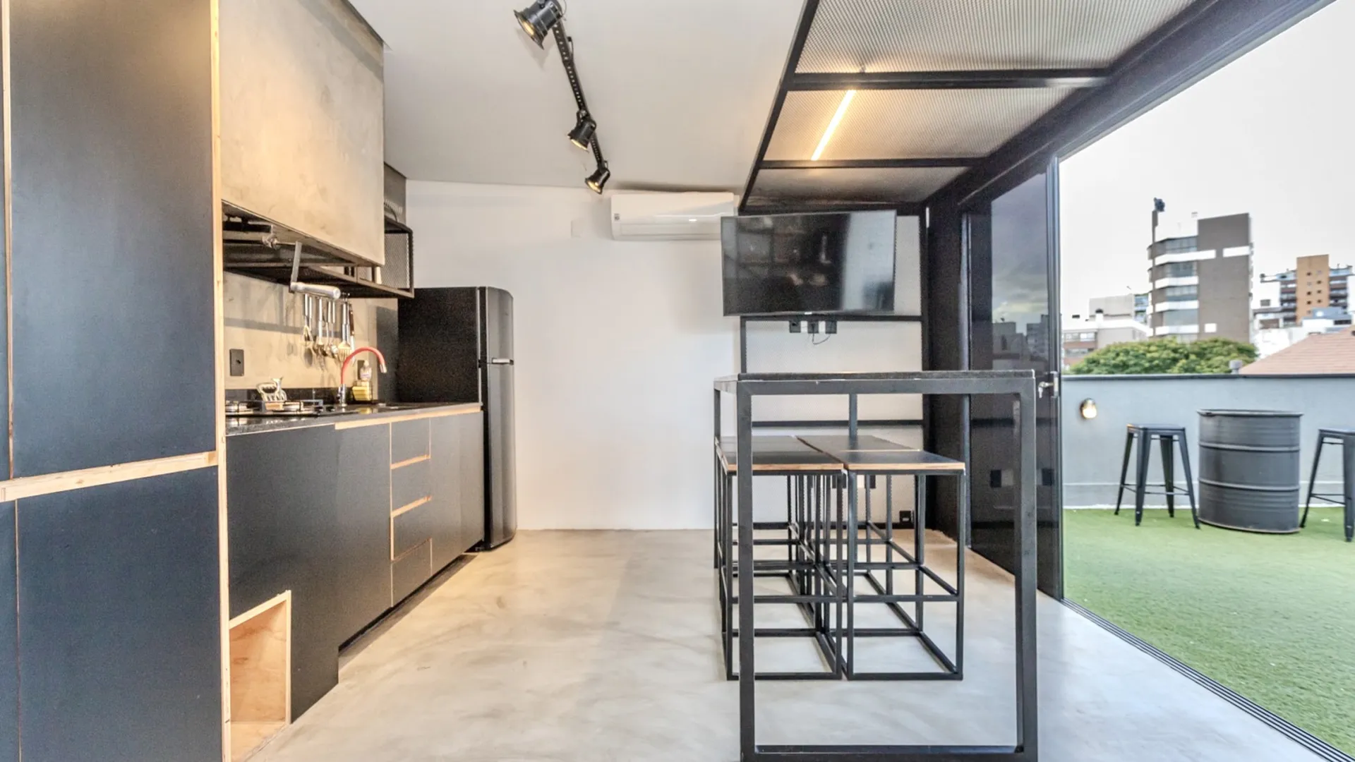R$ 1.345.000 - MARAVILHOSA COBERTURA DUPLEX - 151M2 - 2 DORM - SU&Iacute;TE - VISTA - 2 VAGAS Avenida Montenegro Porto Alegre - 