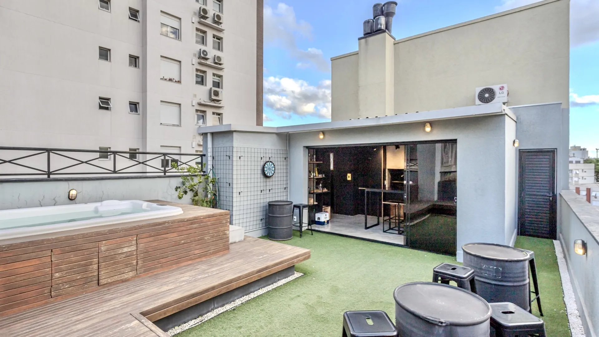 R$ 1.345.000 - MARAVILHOSA COBERTURA DUPLEX - 151M2 - 2 DORM - SU&Iacute;TE - VISTA - 2 VAGAS Avenida Montenegro Porto Alegre - 