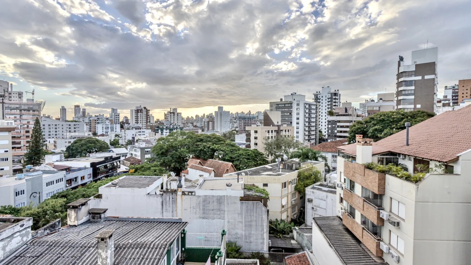 R$ 1.345.000 - MARAVILHOSA COBERTURA DUPLEX - 151M2 - 2 DORM - SU&Iacute;TE - VISTA - 2 VAGAS Avenida Montenegro Porto Alegre - 