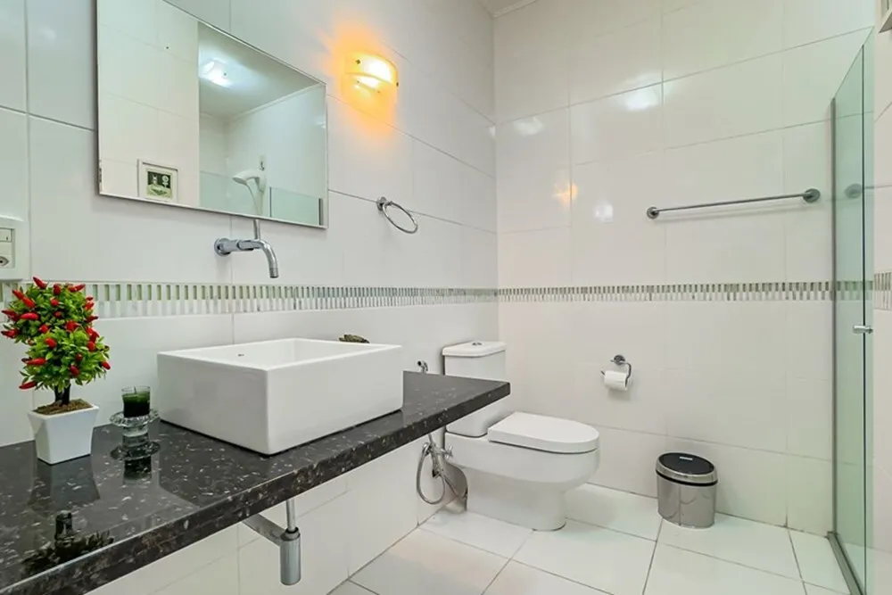 R$ 830.000 - RARIDADE - BEL&Iacute;SSIMA CASA - 233M2 - 4 DORM - 3 BANHEIROS - 2 VAGAS Rua Pedro Waine Porto Alegre - 
