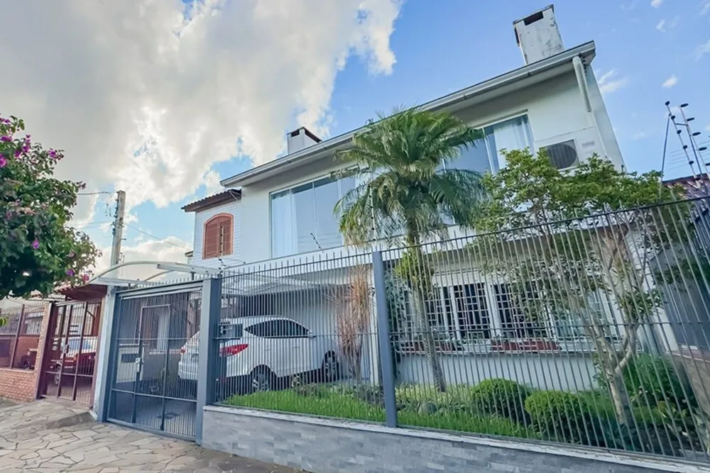 R$ 830.000 - RARIDADE - BEL&Iacute;SSIMA CASA - 233M2 - 4 DORM - 3 BANHEIROS - 2 VAGAS Rua Pedro Waine Porto Alegre - 