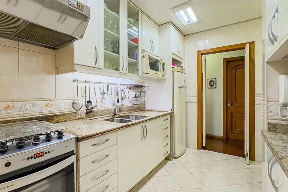R$ 830.000 - RARIDADE - BEL&Iacute;SSIMA CASA - 233M2 - 4 DORM - 3 BANHEIROS - 2 VAGAS Rua Pedro Waine Porto Alegre - 