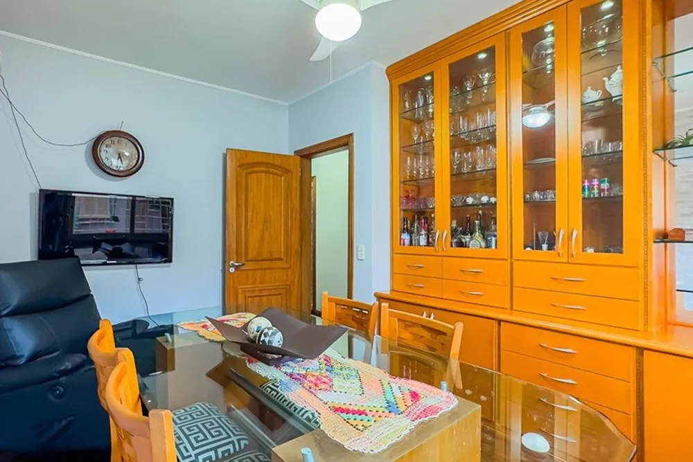R$ 830.000 - RARIDADE - BEL&Iacute;SSIMA CASA - 233M2 - 4 DORM - 3 BANHEIROS - 2 VAGAS Rua Pedro Waine Porto Alegre - 