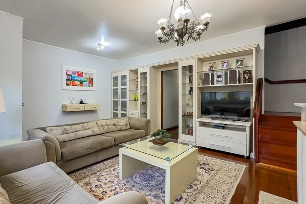 R$ 830.000 - RARIDADE - BEL&Iacute;SSIMA CASA - 233M2 - 4 DORM - 3 BANHEIROS - 2 VAGAS Rua Pedro Waine Porto Alegre - 