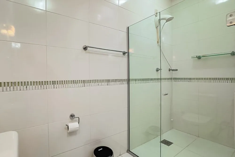 R$ 830.000 - RARIDADE - BEL&Iacute;SSIMA CASA - 233M2 - 4 DORM - 3 BANHEIROS - 2 VAGAS Rua Pedro Waine Porto Alegre - 