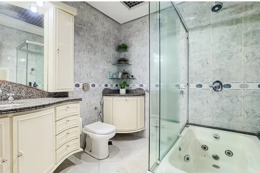 R$ 830.000 - RARIDADE - BEL&Iacute;SSIMA CASA - 233M2 - 4 DORM - 3 BANHEIROS - 2 VAGAS Rua Pedro Waine Porto Alegre - 
