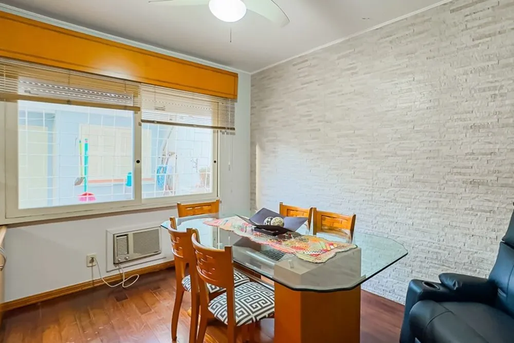R$ 830.000 - RARIDADE - BEL&Iacute;SSIMA CASA - 233M2 - 4 DORM - 3 BANHEIROS - 2 VAGAS Rua Pedro Waine Porto Alegre - 