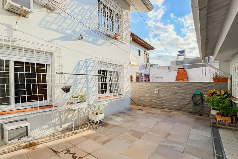 R$ 830.000 - RARIDADE - BEL&Iacute;SSIMA CASA - 233M2 - 4 DORM - 3 BANHEIROS - 2 VAGAS Rua Pedro Waine Porto Alegre - 