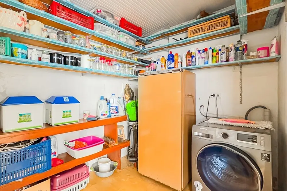 R$ 830.000 - RARIDADE - BEL&Iacute;SSIMA CASA - 233M2 - 4 DORM - 3 BANHEIROS - 2 VAGAS Rua Pedro Waine Porto Alegre - 