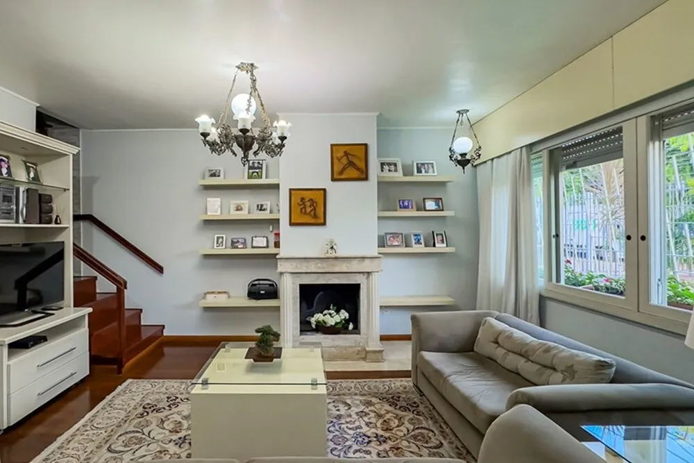 R$ 830.000 - RARIDADE - BEL&Iacute;SSIMA CASA - 233M2 - 4 DORM - 3 BANHEIROS - 2 VAGAS Rua Pedro Waine Porto Alegre - 