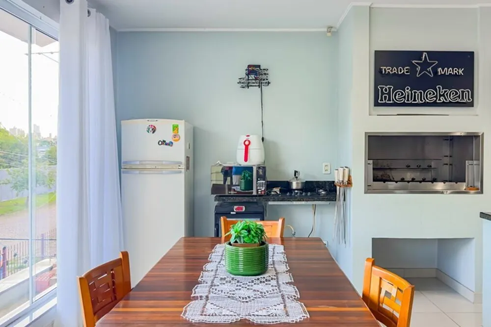 R$ 830.000 - RARIDADE - BEL&Iacute;SSIMA CASA - 233M2 - 4 DORM - 3 BANHEIROS - 2 VAGAS Rua Pedro Waine Porto Alegre - 