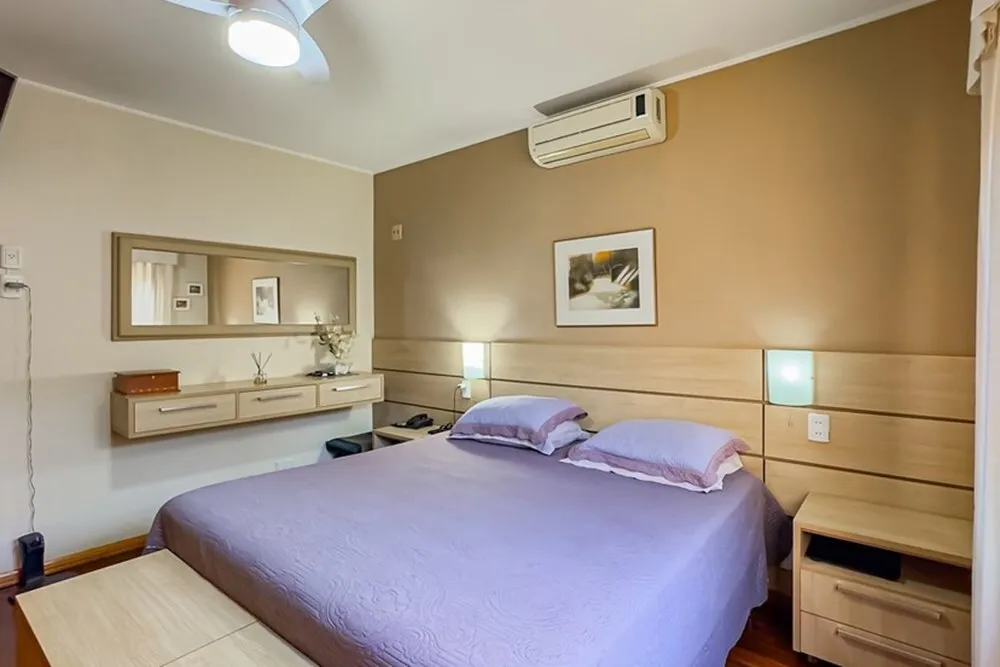 R$ 830.000 - RARIDADE - BEL&Iacute;SSIMA CASA - 233M2 - 4 DORM - 3 BANHEIROS - 2 VAGAS Rua Pedro Waine Porto Alegre - 